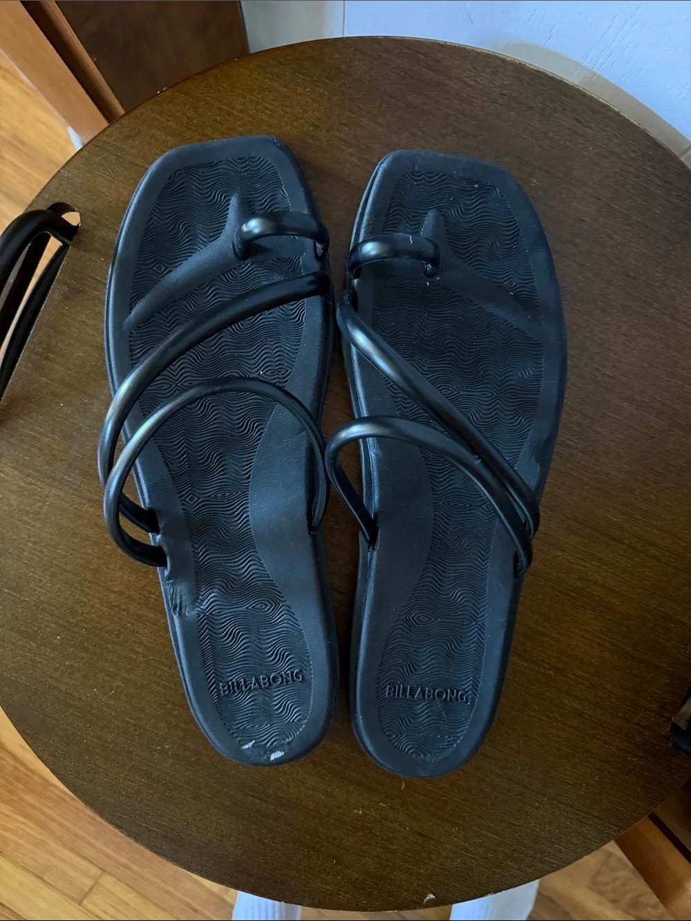Billabong Black Multi-Strap Toe-Loop Sandals
